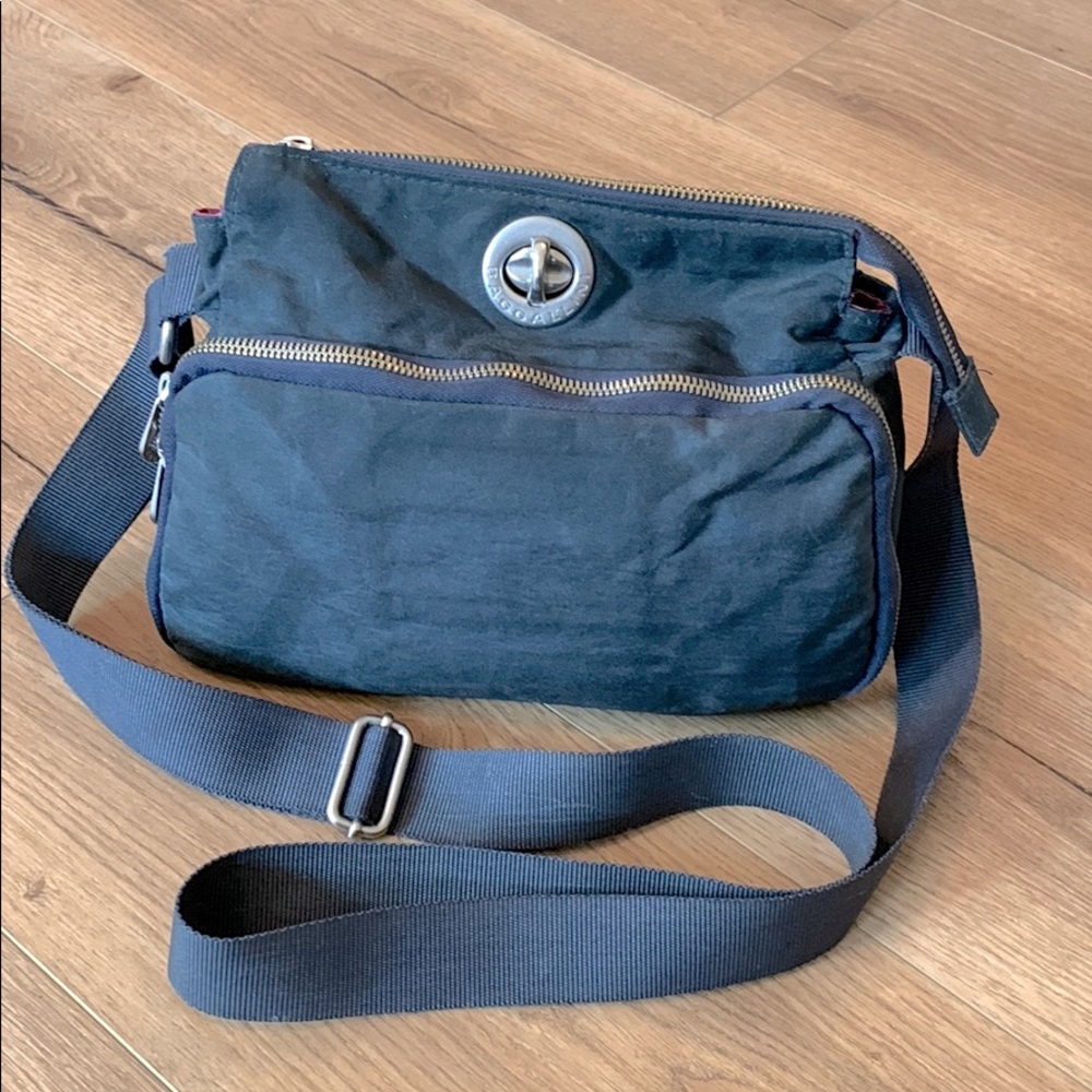 Baggallini gray Crossbody with pink lining